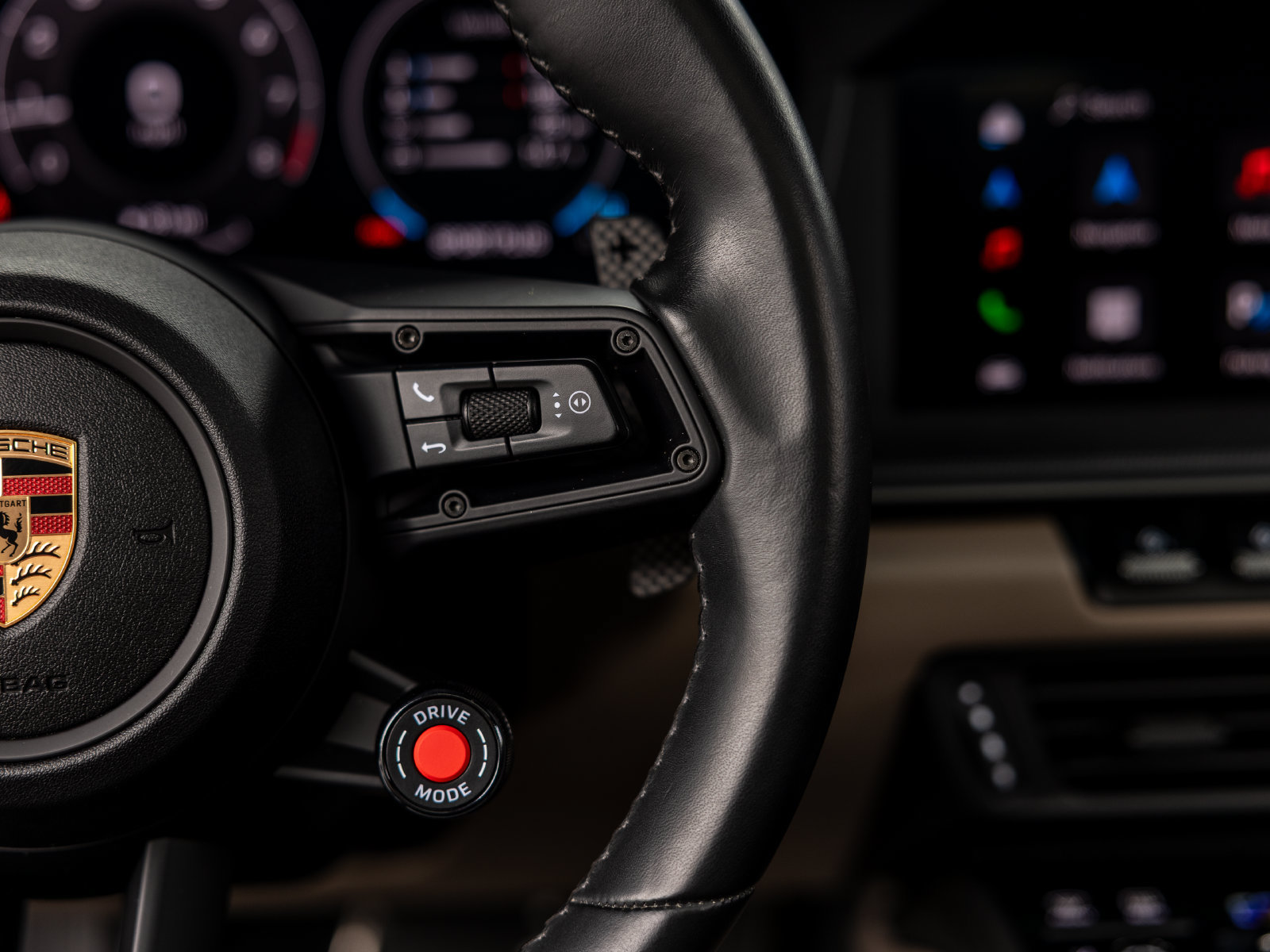 Certified 2025 Porsche 911 Carrera RWD image 40