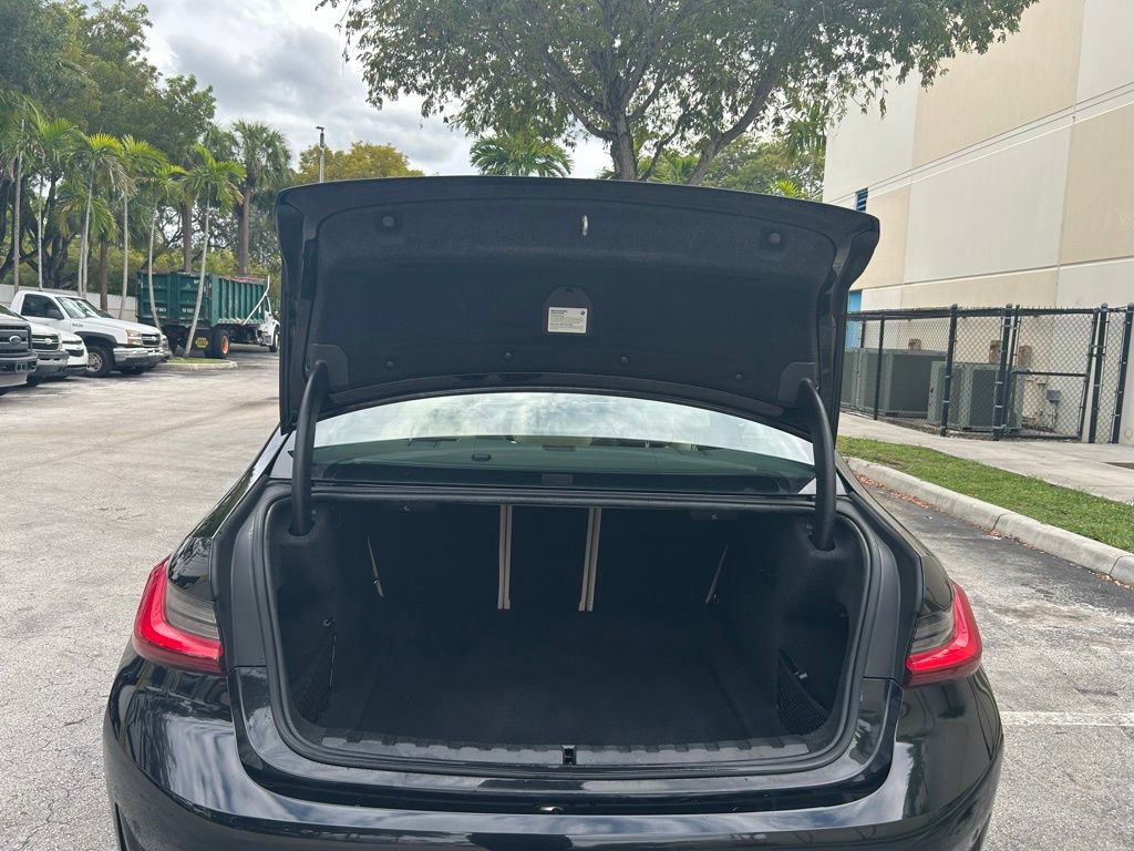 Used 2022 BMW 330i Sedan w/ Driving Assistance Package image 39