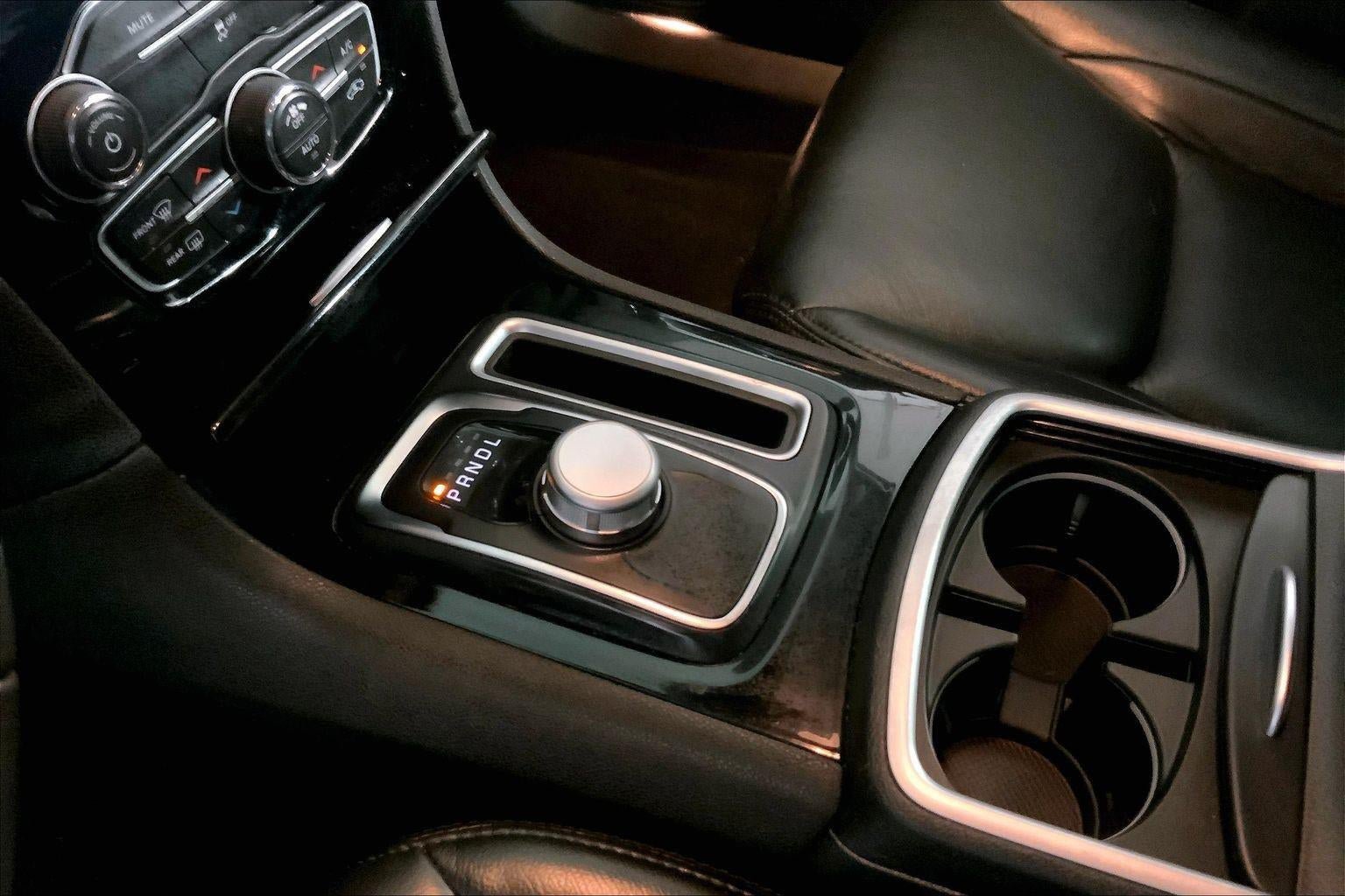 Used 2023 Chrysler 300 Touring w/ Sport Appearance Package RWD image 17