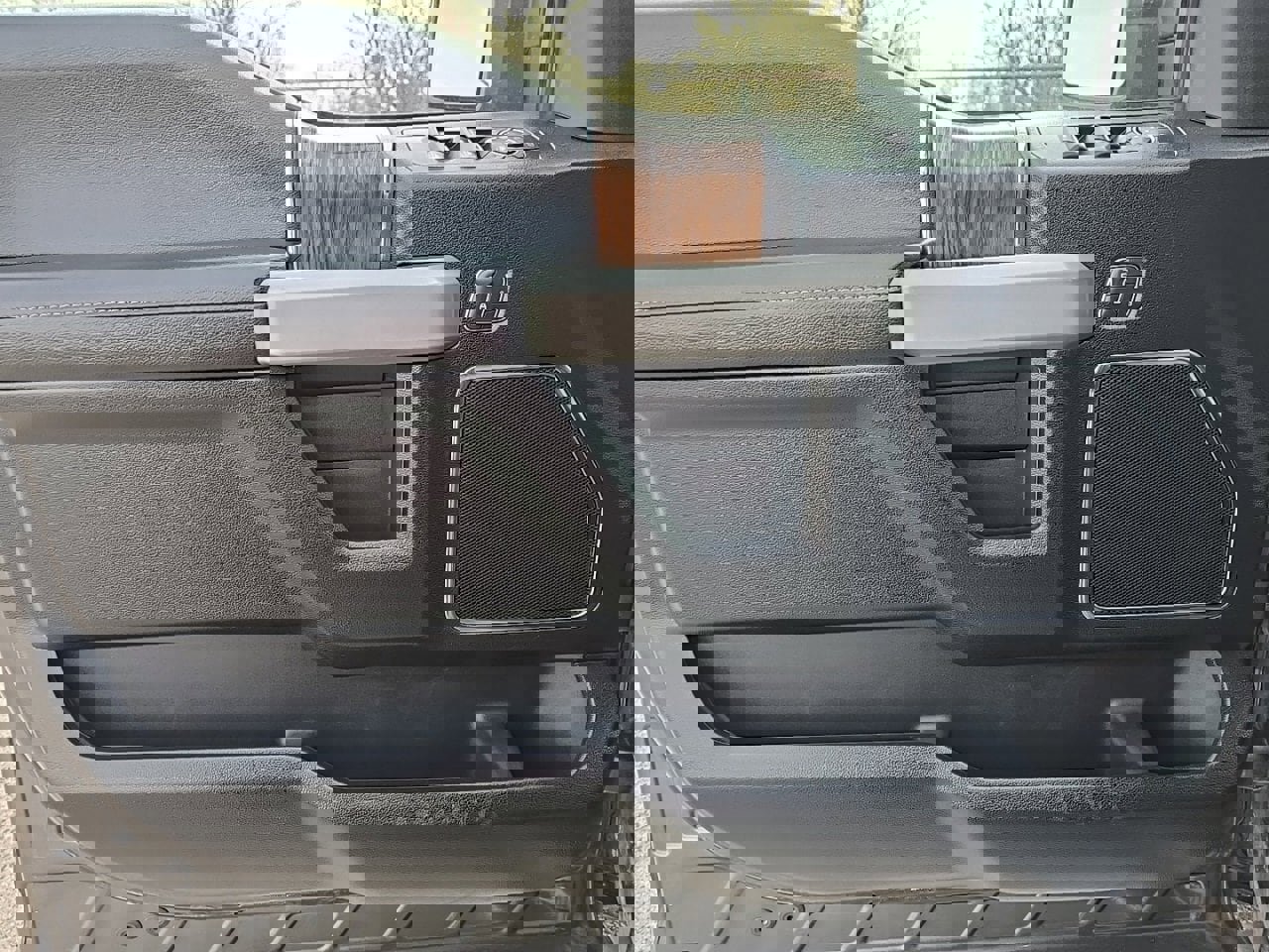 Used 2018 Ford F150 Lariat w/ Equipment Group 501A Mid image 13