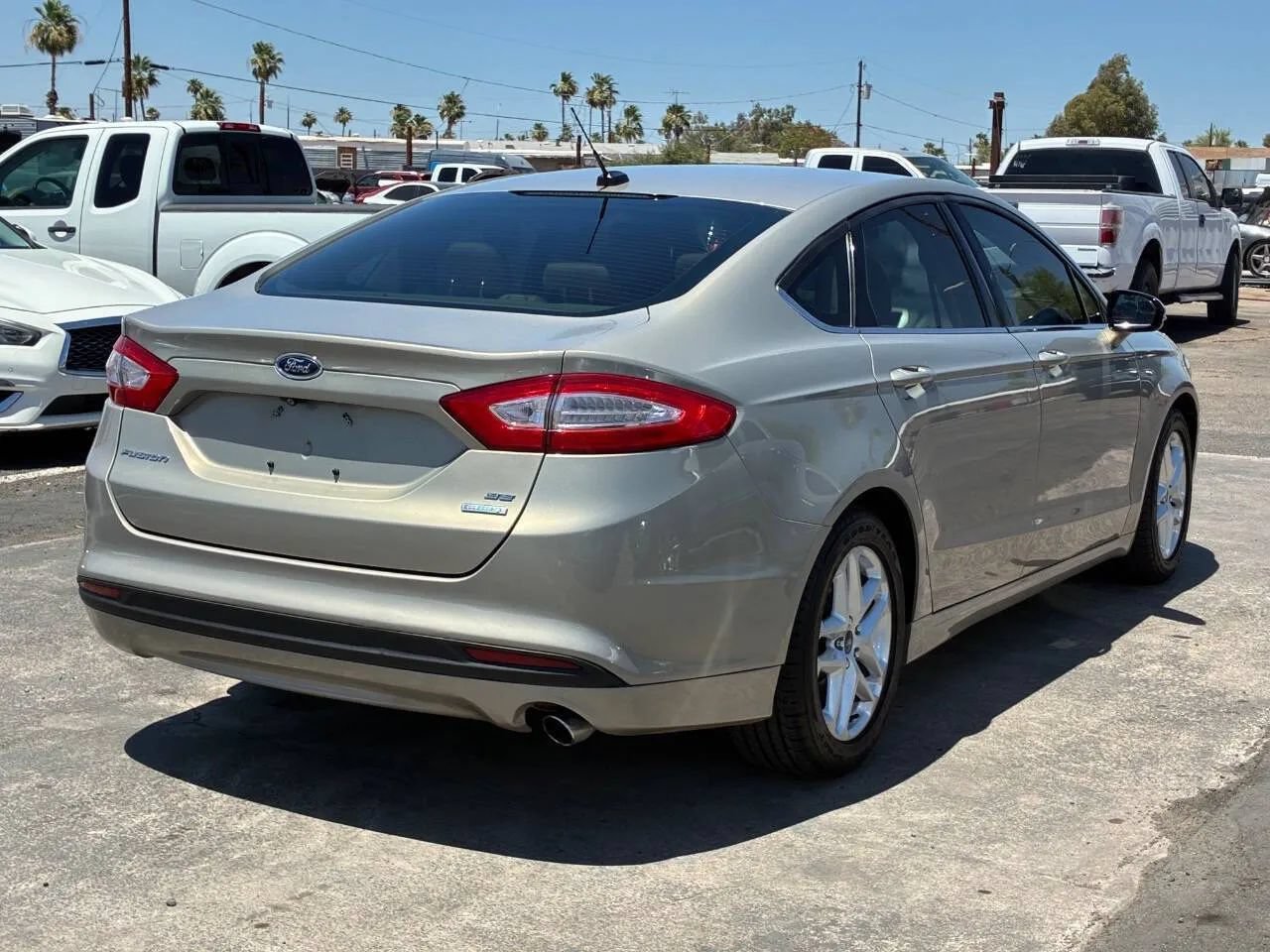 Used 2015 Ford Fusion SE FWD image 8