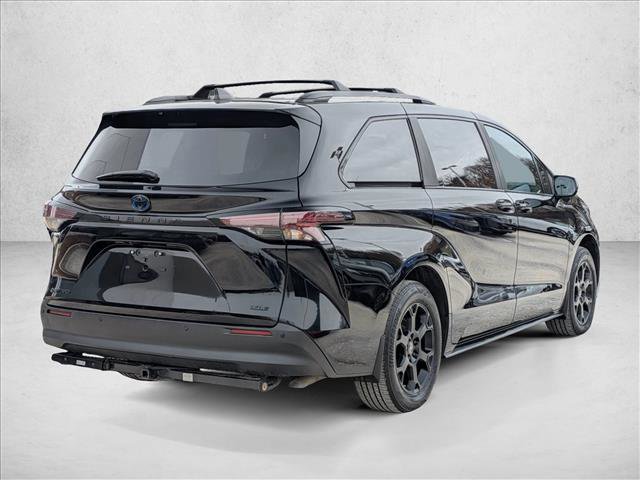 Used 2025 Toyota Sienna XLE Woodland Edition image 5