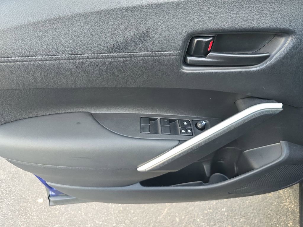 Used 2025 Toyota Corolla Cross LE image 16