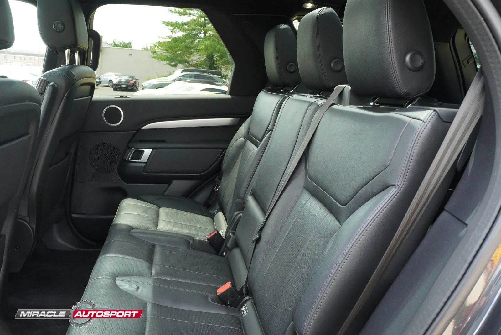 Used 2020 Land Rover Discovery Landmark AWD/4WD image 25