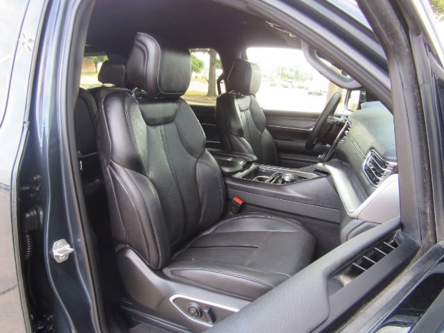 Used 2024 Jeep Wagoneer Series II w/ Flexible Seating Group image 21