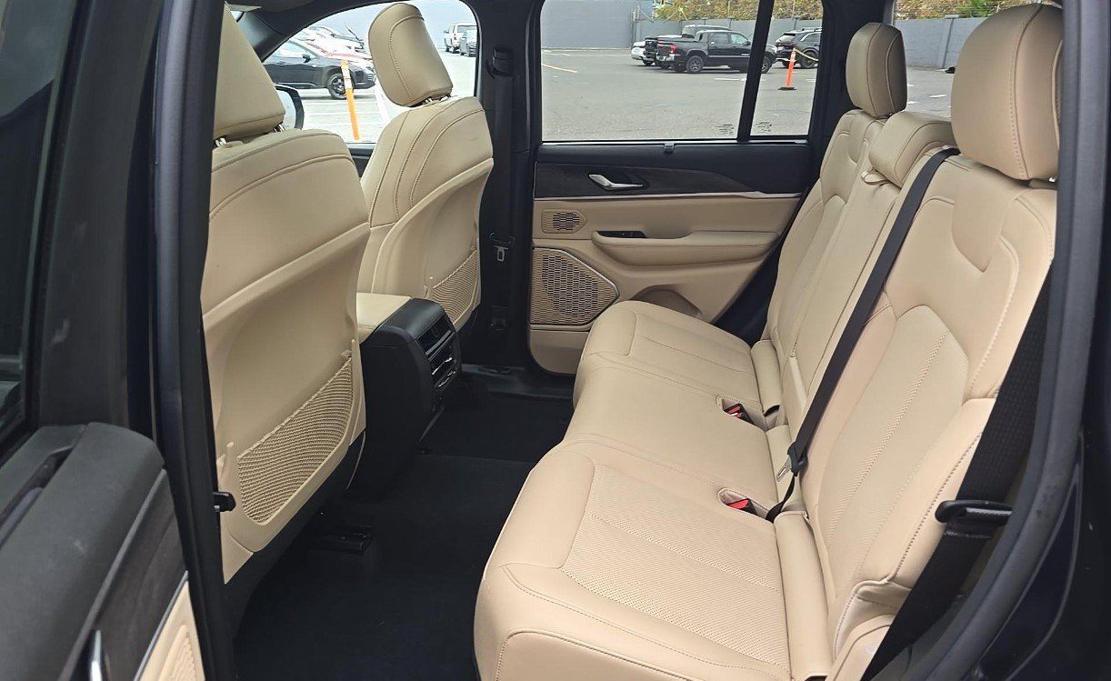 Used 2024 Jeep Grand Cherokee Limited 4xe w/ Luxury Tech Group II AWD/4WD image 10