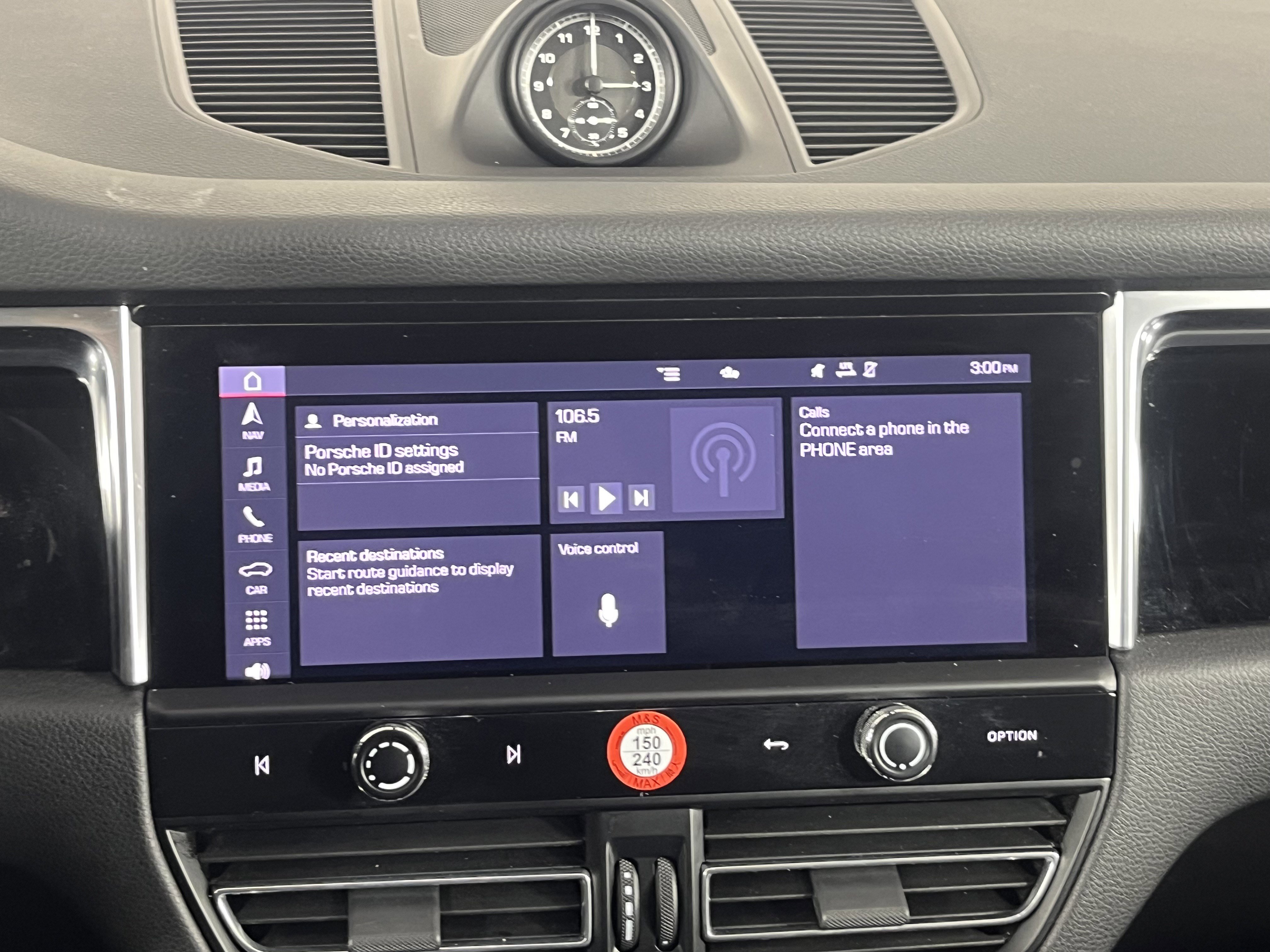 Used 2022 Porsche Macan w/ Premium Package Plus image 15