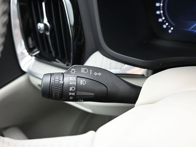 New 2026 Volvo V60 B5 Cross Country Plus w/ Protection Package Premier image 33