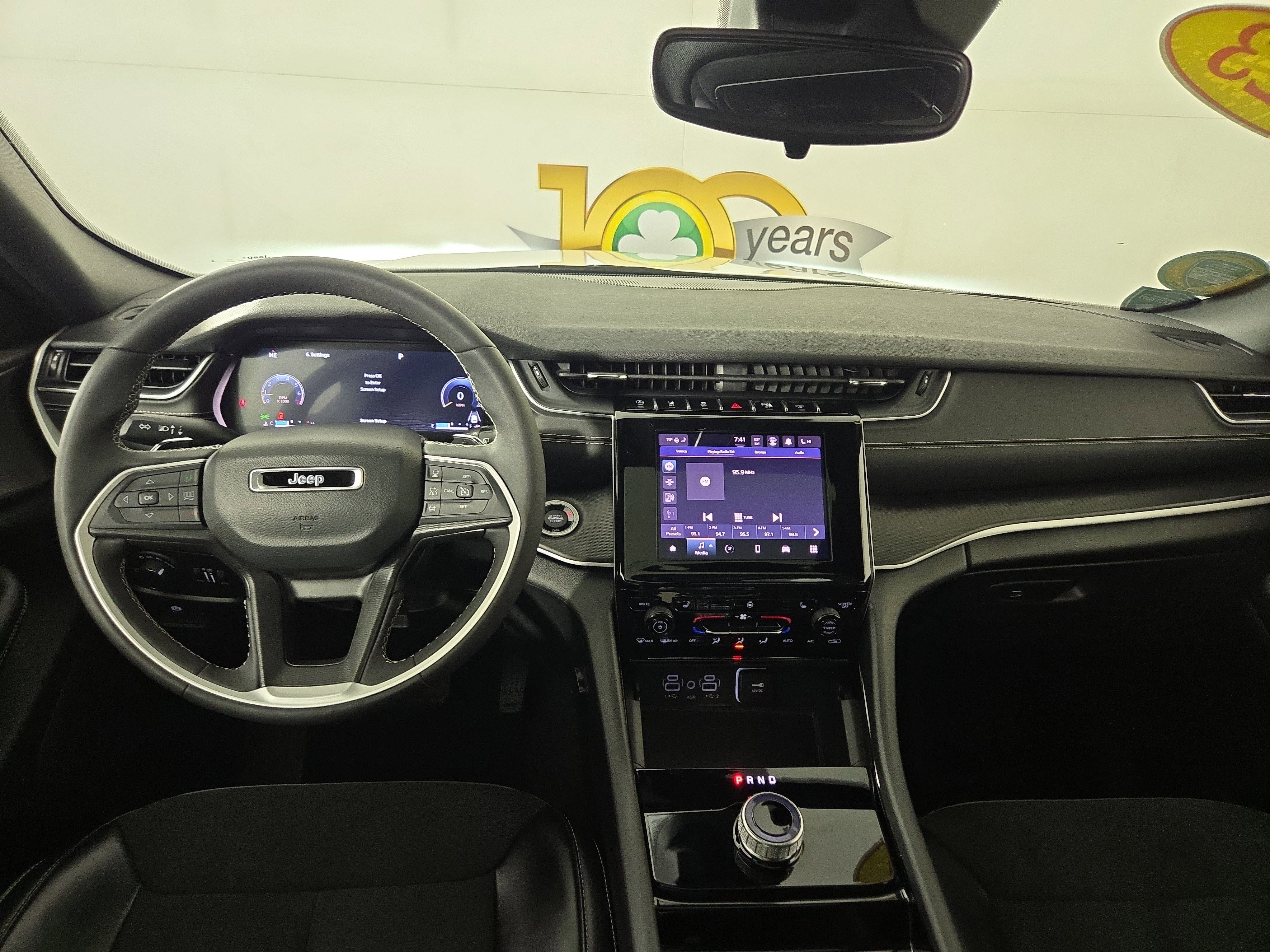 Used 2023 Jeep Grand Cherokee L Laredo image 14