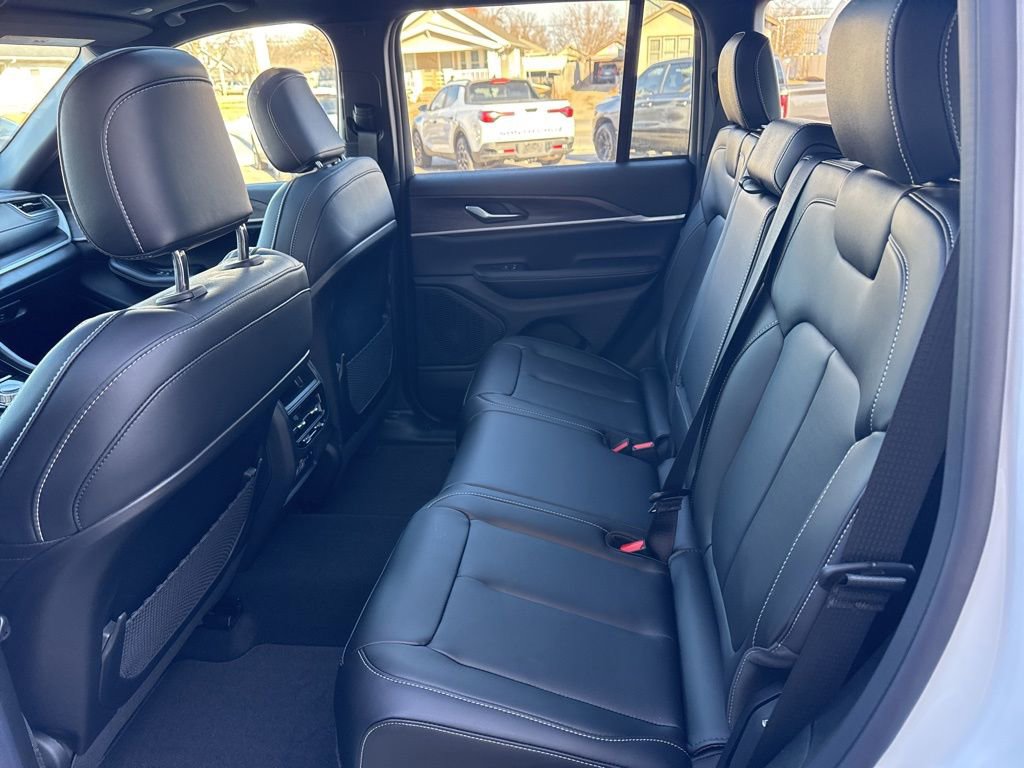 New 2025 Jeep Grand Cherokee Limited image 16