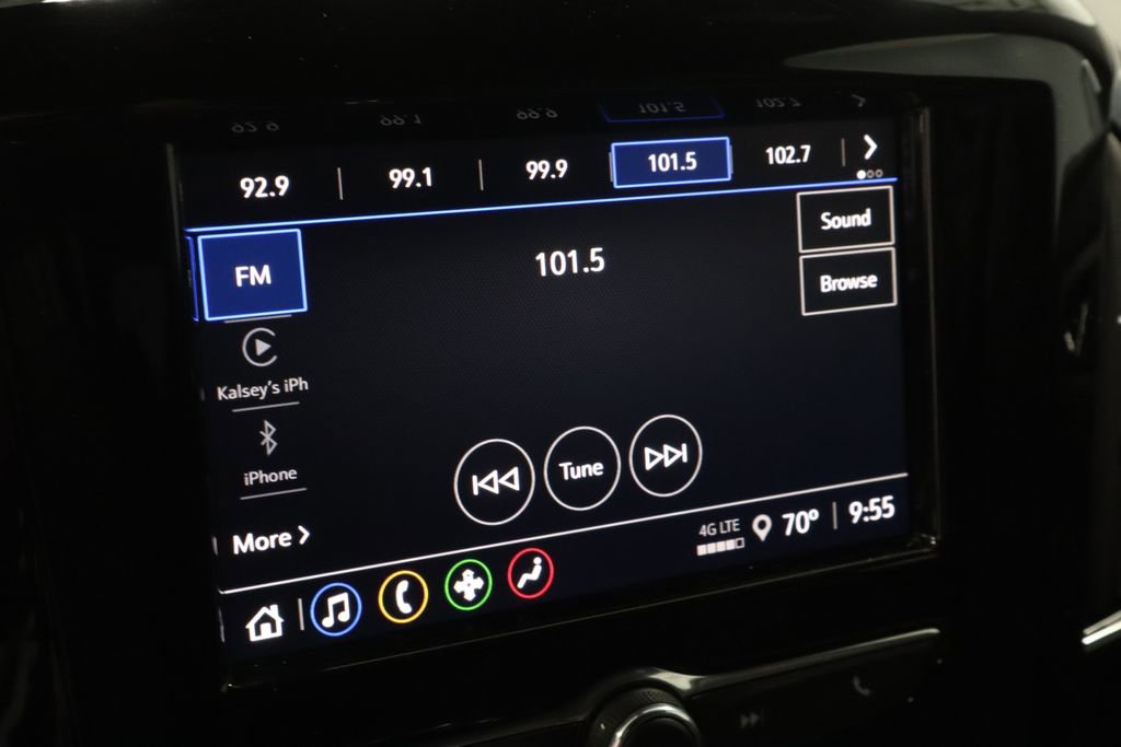 Used 2023 Chevrolet Traverse LT FWD image 2