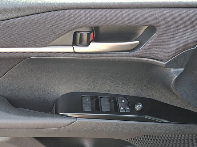 Used 2025 Toyota Camry LE AWD/4WD image 10