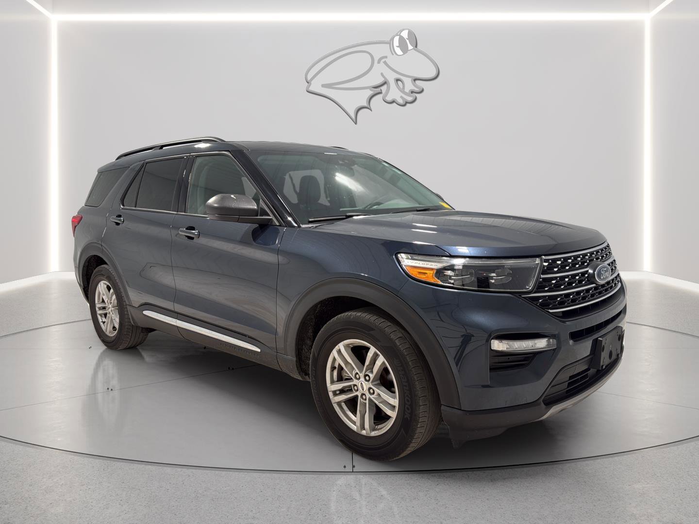 Used 2022 Ford Explorer XLT w/ Equipment Group 202A image 8