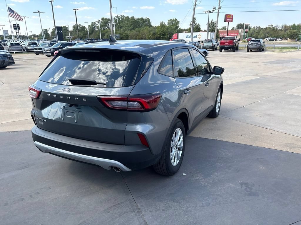 Used 2025 Ford Escape Active FWD image 3