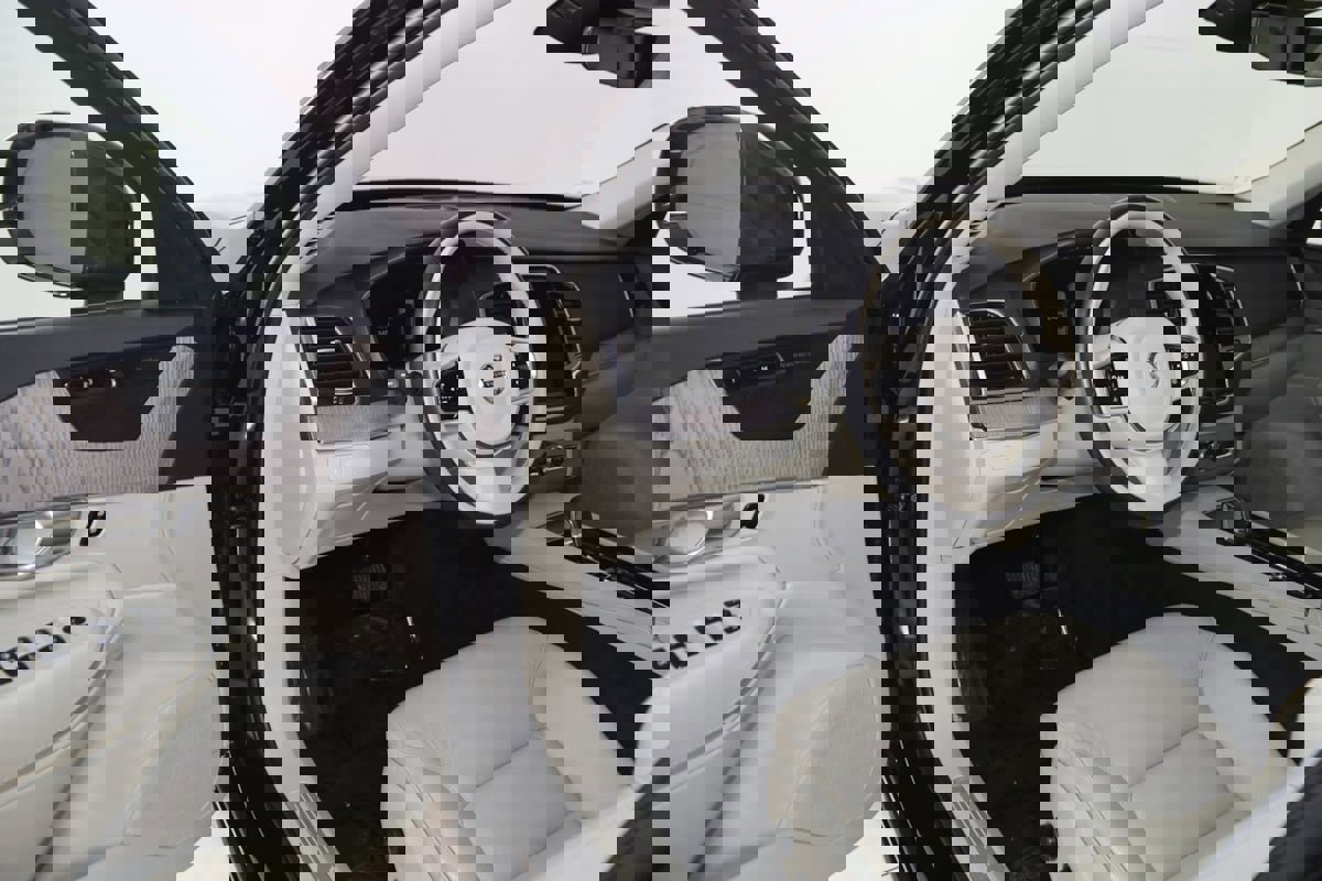 Used 2023 Volvo XC90 B6 Plus w/ Protection Package Premier image 48