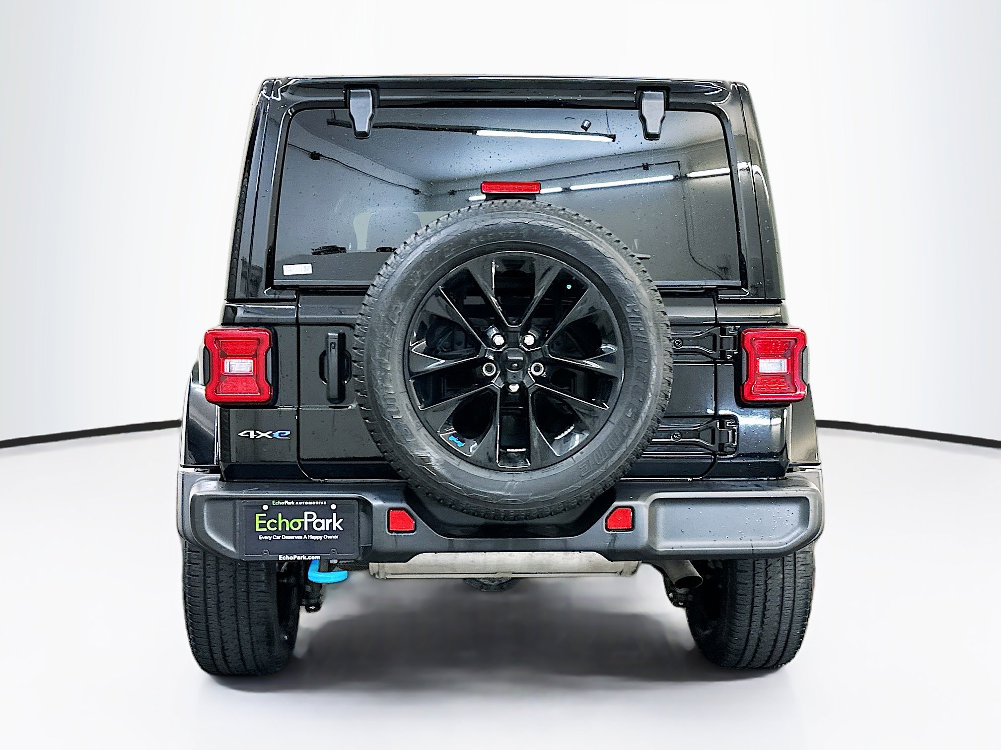 Used 2023 Jeep Wrangler Sahara image 7