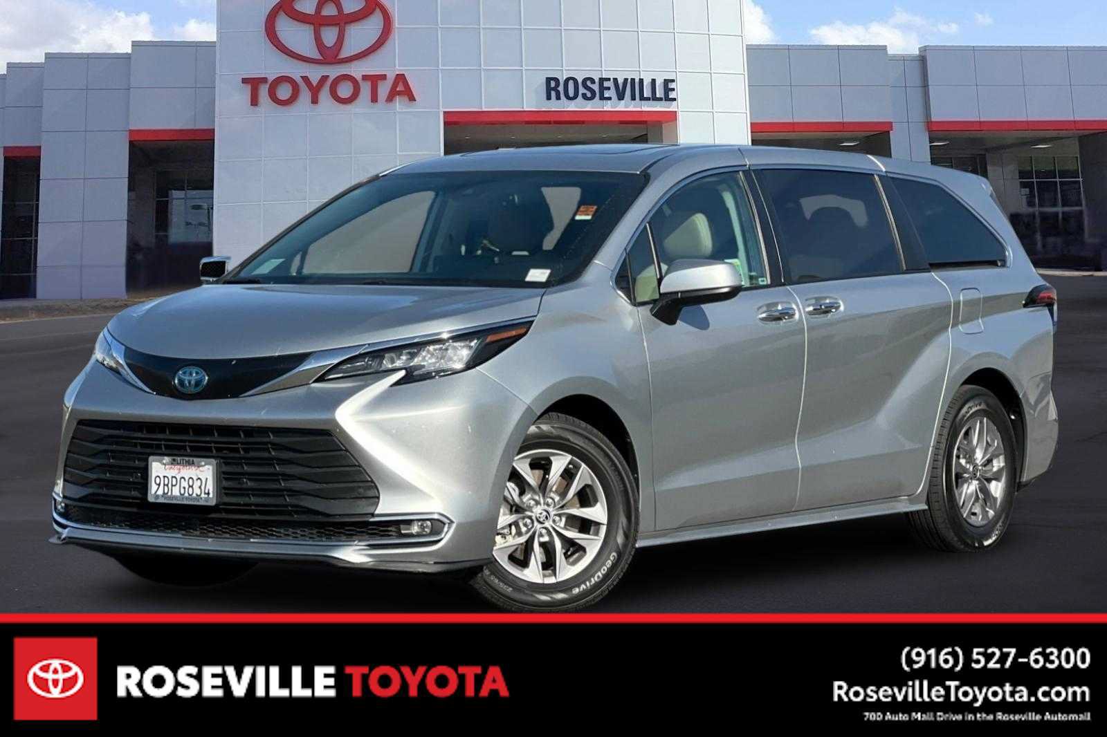 Certified 2022 Toyota Sienna XLE FWD image 1