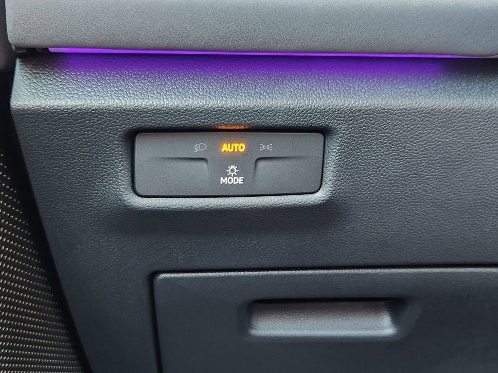 New 2026 Volkswagen Tiguan SE image 12