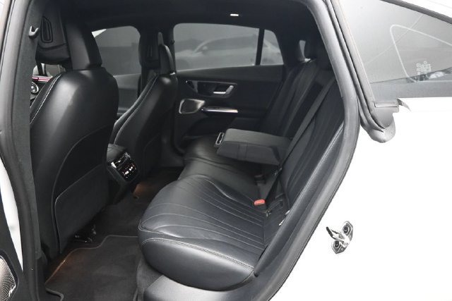 Used 2023 Mercedes-Benz EQE 500 4MATIC Sedan w/ Pinnacle Trim Package image 7