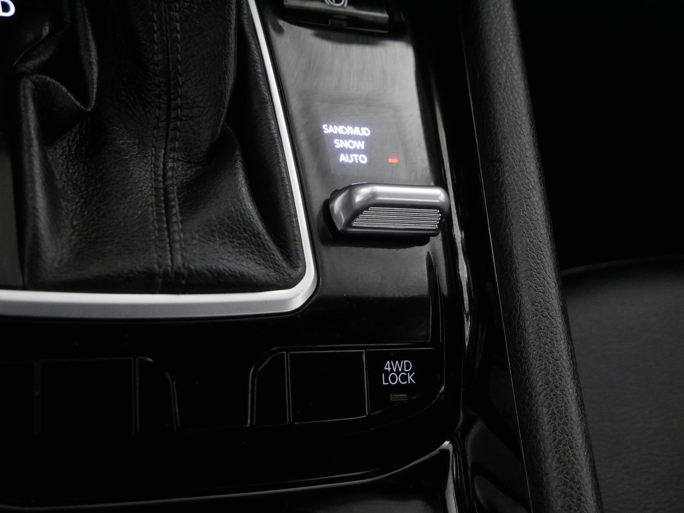 Used 2024 Jeep Compass Limited image 29