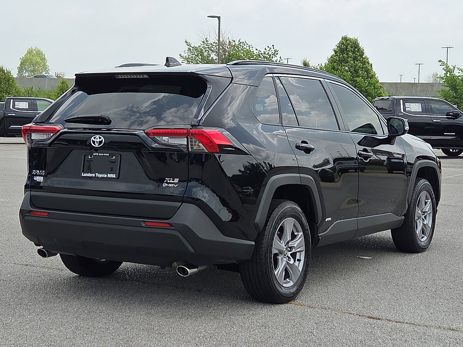 Used 2025 Toyota RAV4 XLE w/ Convenience Package AWD/4WD image 5