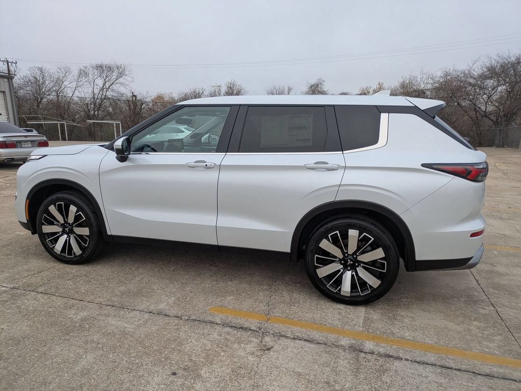New 2026 Mitsubishi Outlander SE FWD image 2
