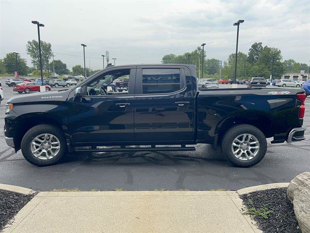 Used 2023 Chevrolet Silverado 1500 LT AWD/4WD image 4
