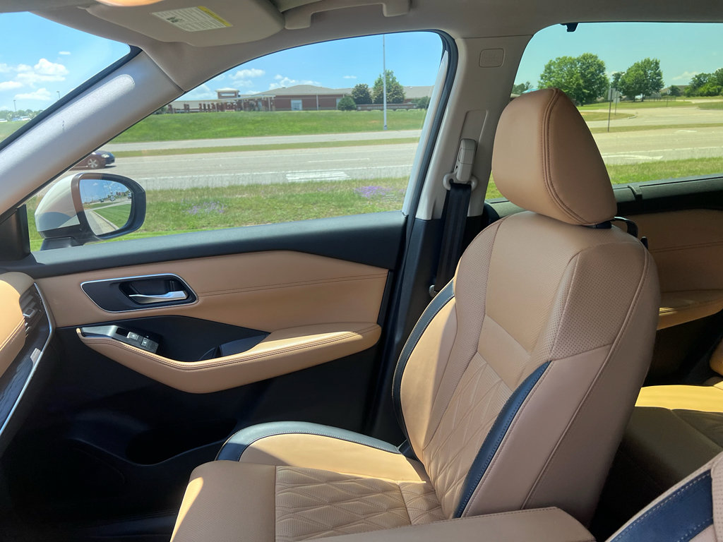 Used 2023 Nissan Rogue Platinum FWD image 21