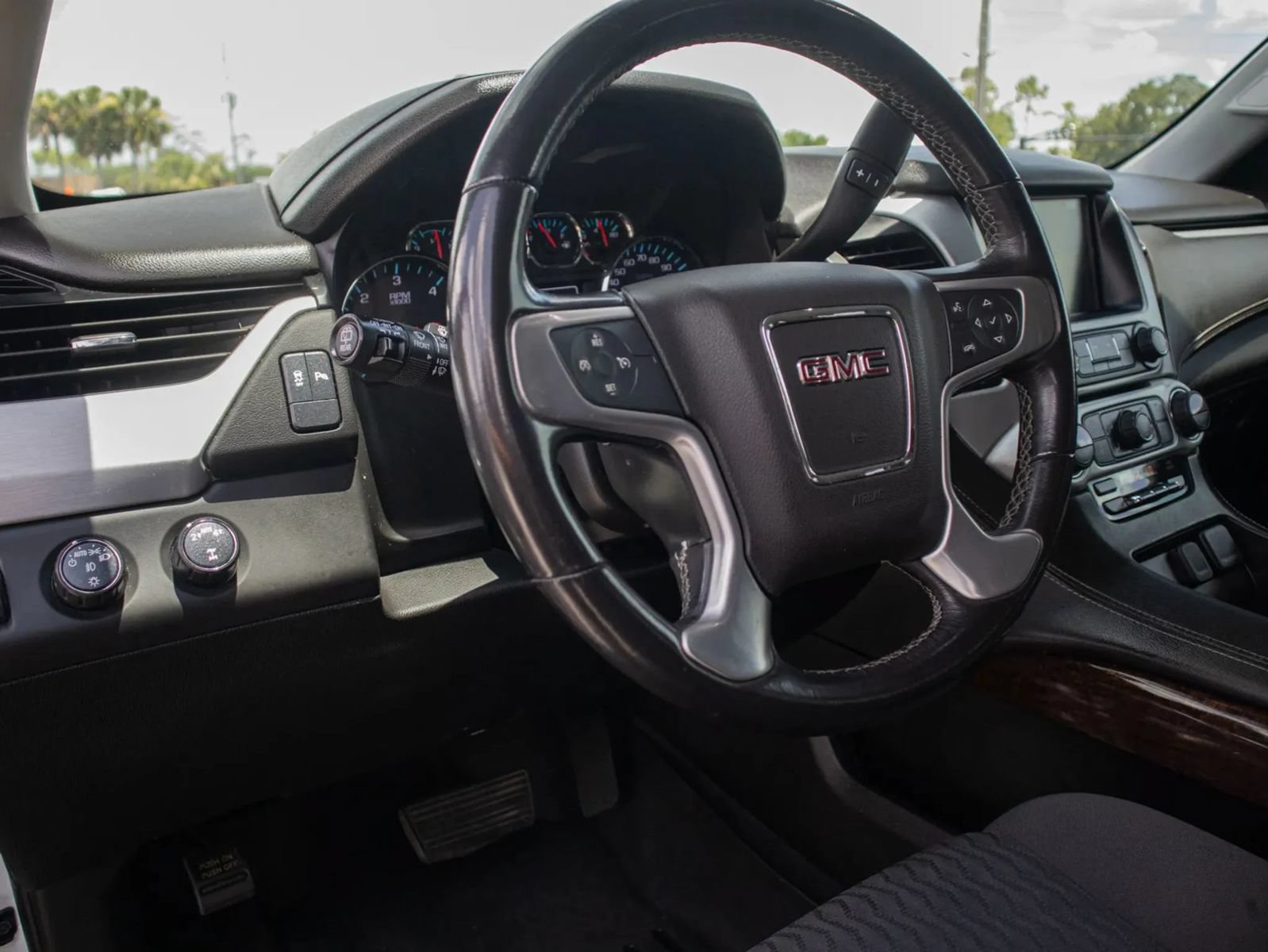 Used 2020 GMC Yukon SLE AWD/4WD image 30