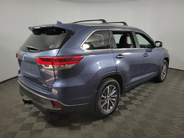 Used 2017 Toyota Highlander XLE AWD/4WD image 10