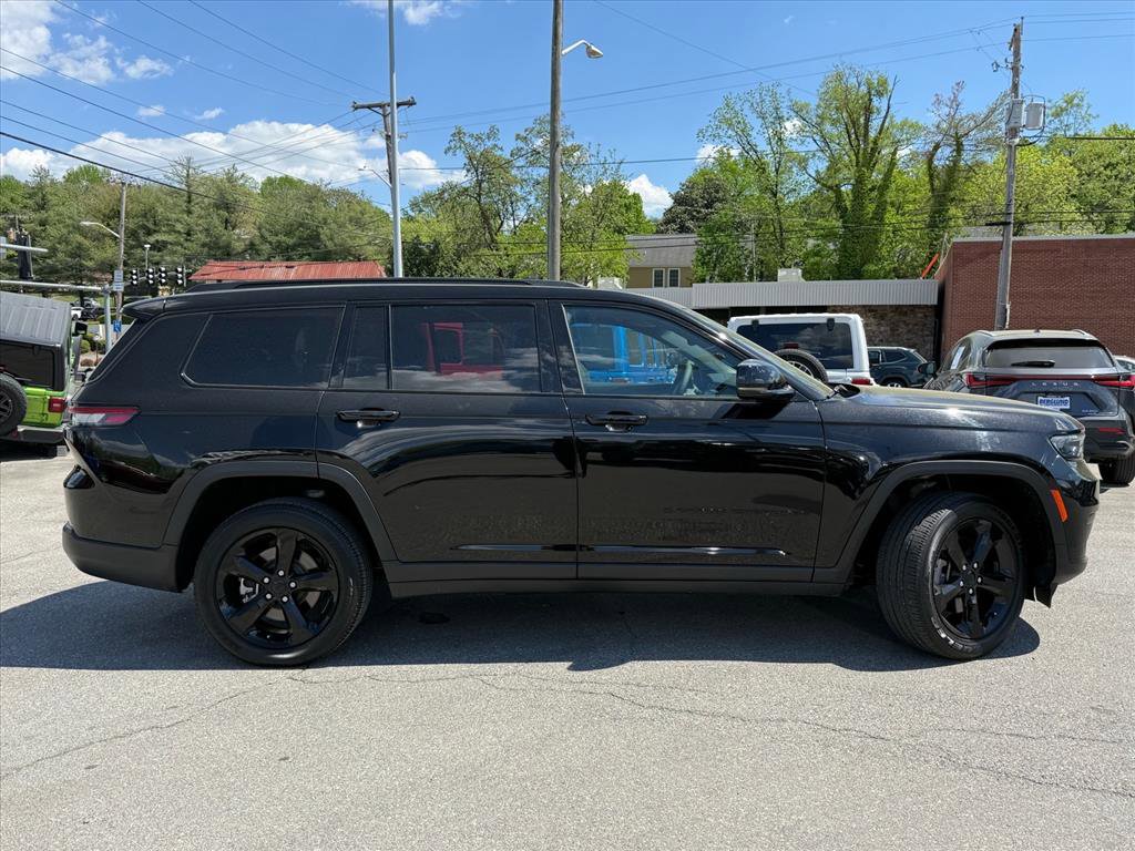 Used 2024 Jeep Grand Cherokee L Laredo AWD/4WD image 3