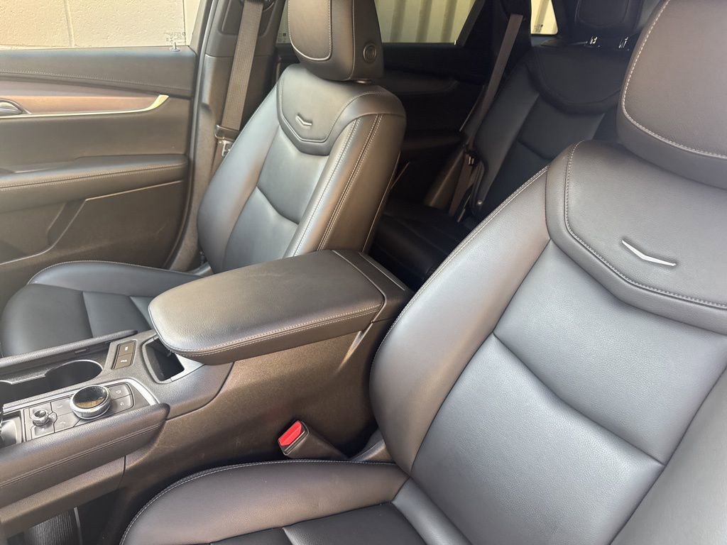 Used 2022 Cadillac XT5 Luxury w/ LPO, Floor Liner Package FWD image 5