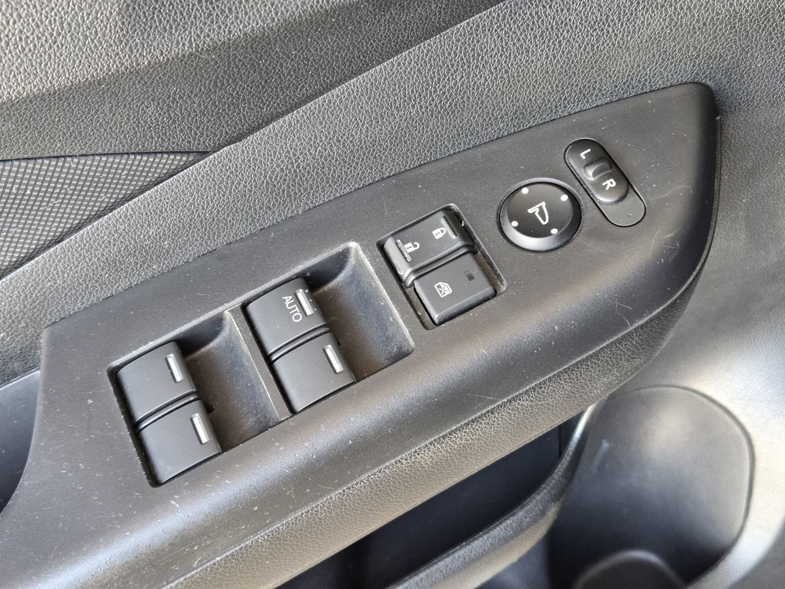 Used 2015 Honda CR-V LX image 22