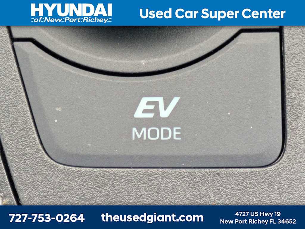 Used 2024 Toyota RAV4 XLE w/ Convenience Package image 32