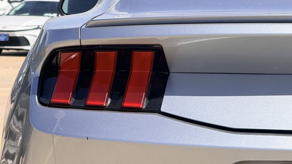 Used 2025 Ford Mustang Premium RWD image 9