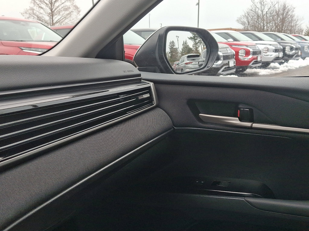 Used 2025 Toyota Camry LE image 31