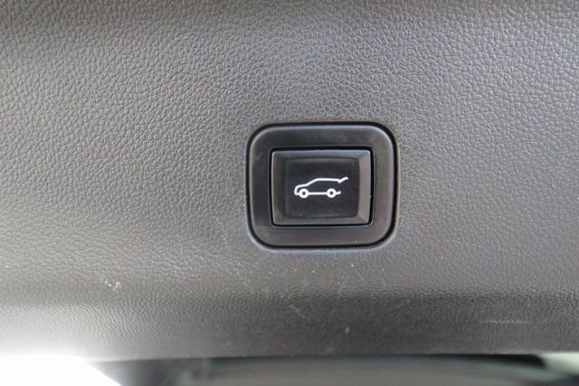 Used 2023 GMC Yukon XL AT4 w/ Technology Package image 18