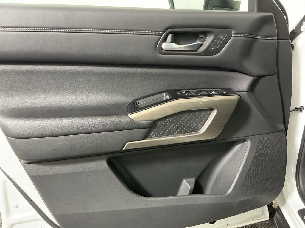 Used 2023 Nissan Pathfinder Platinum image 20