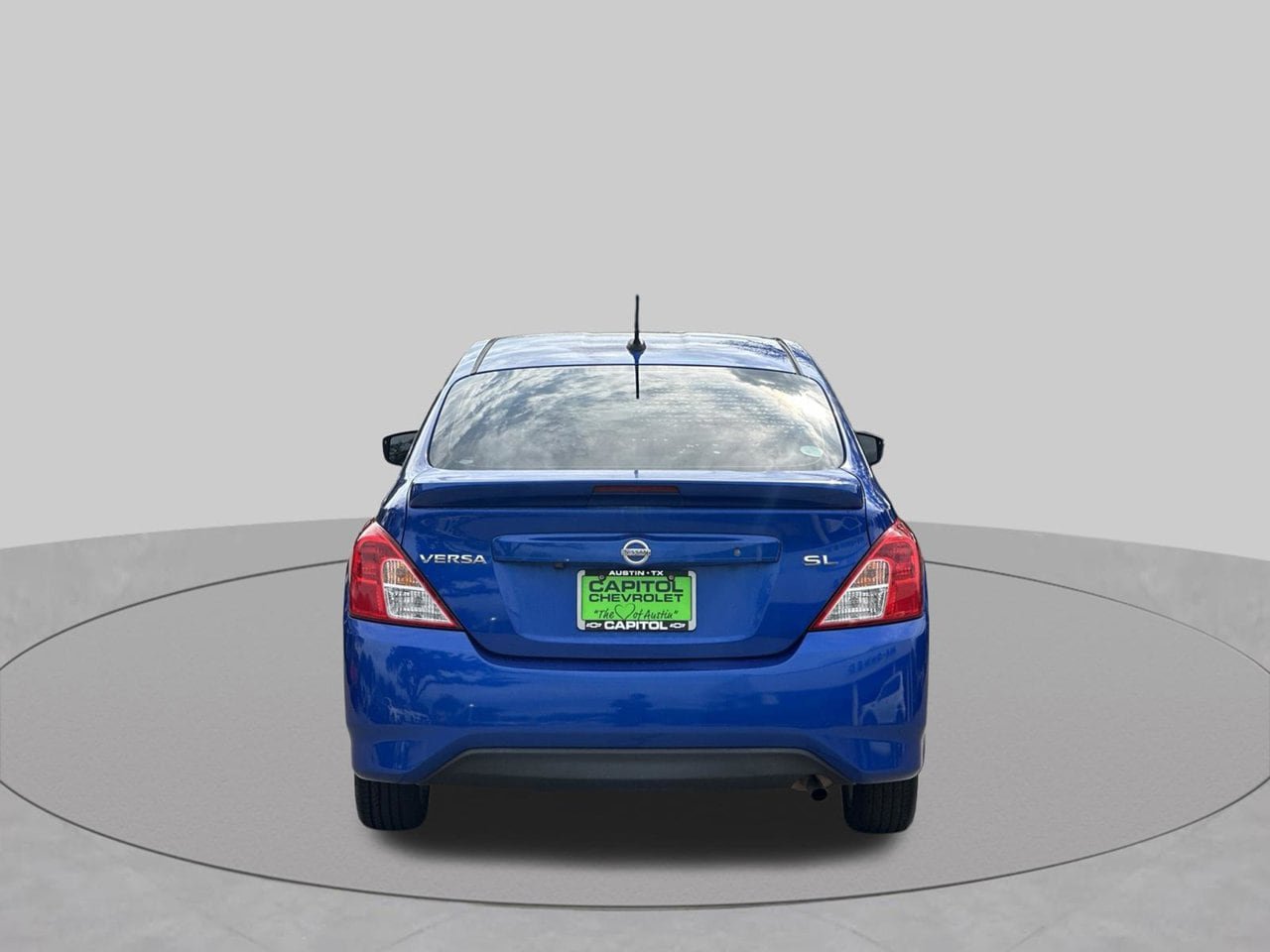 Used 2016 Nissan Versa FWD image 4