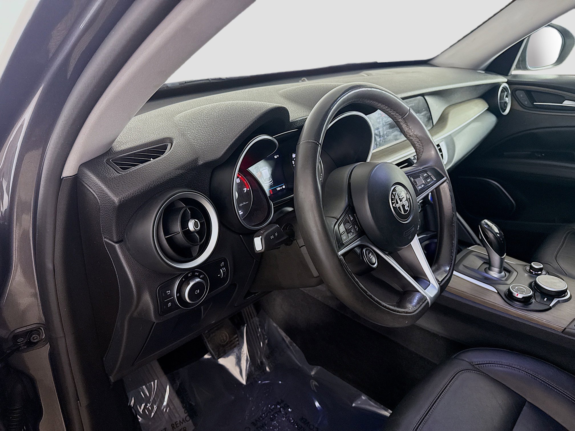 Used 2018 Alfa Romeo Stelvio Ti image 23