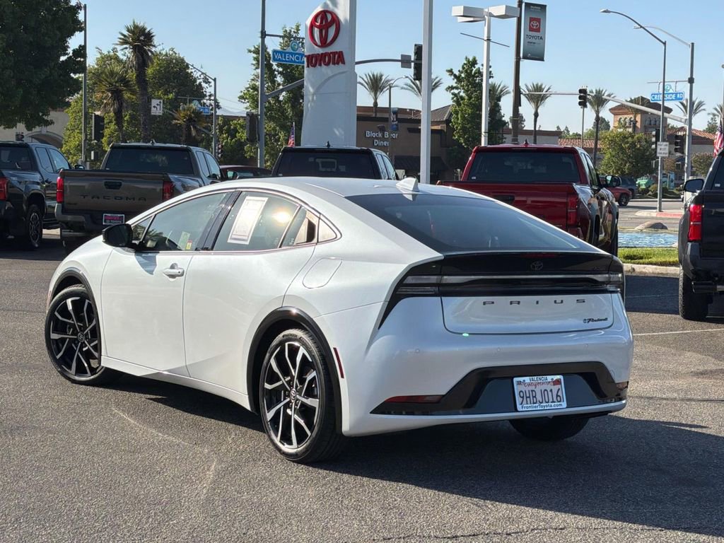 Used 2023 Toyota Prius Prime FWD image 5