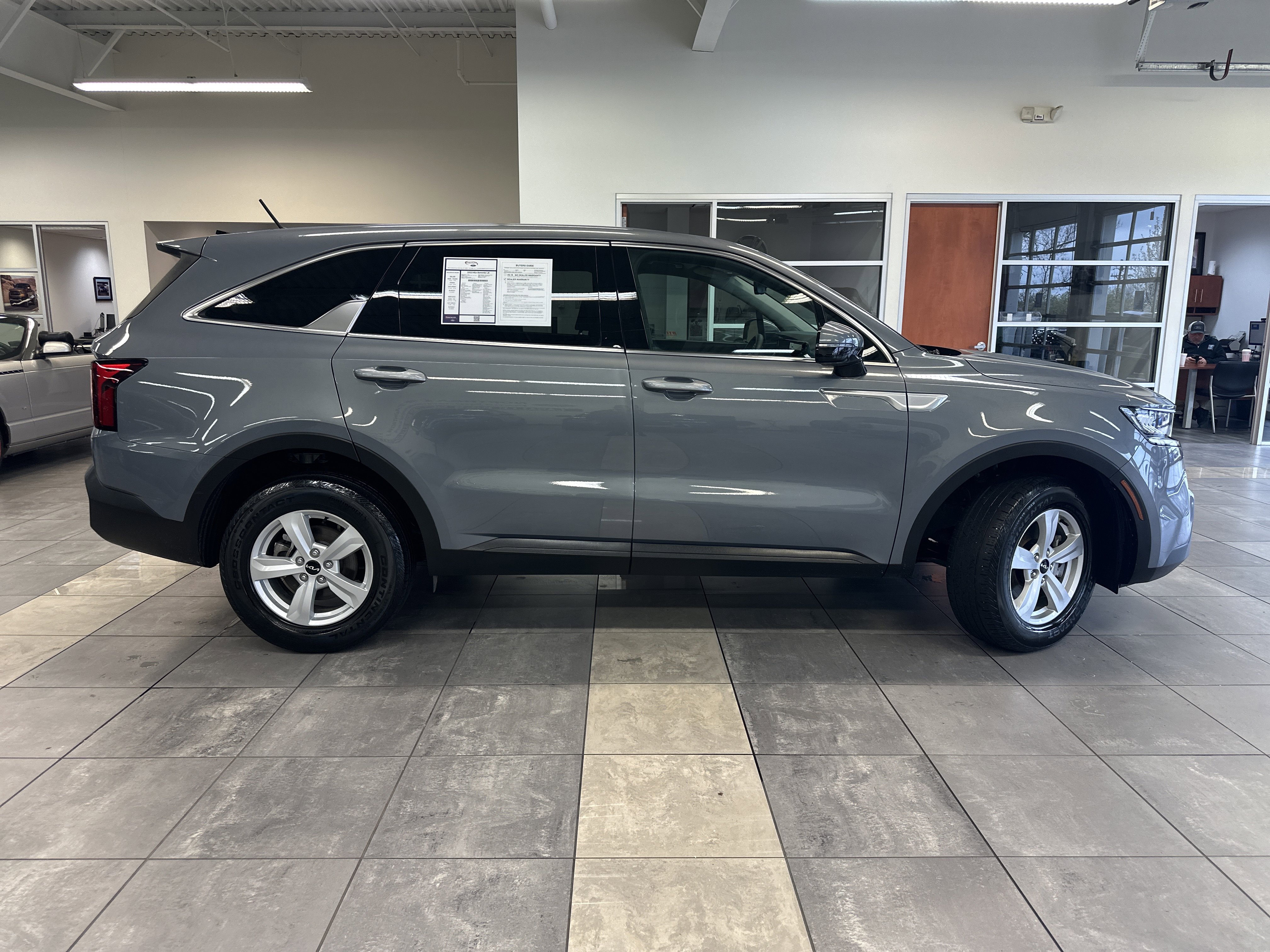 Used 2023 Kia Sorento LX image 12