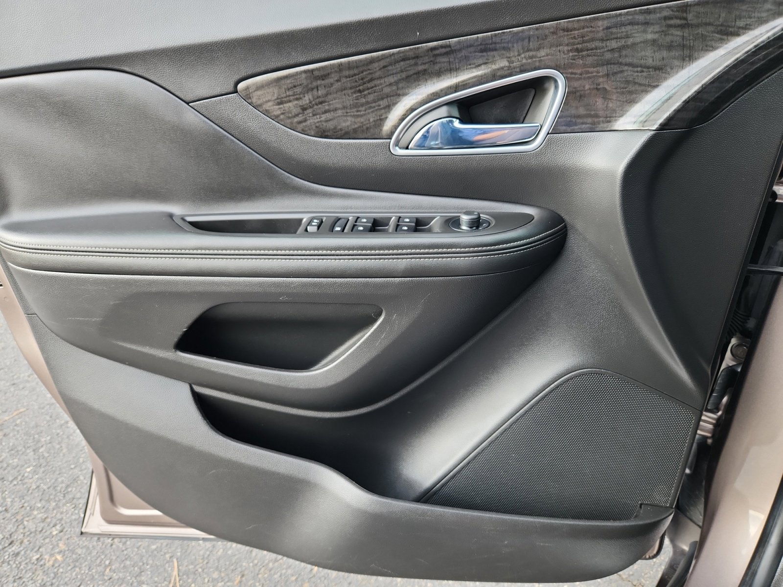 Used 2015 Buick Encore FWD image 13