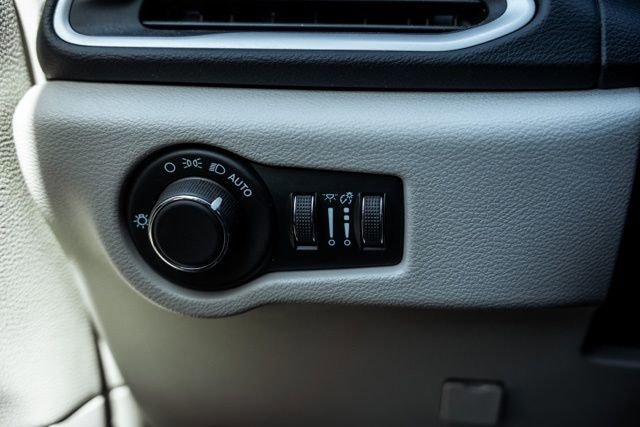 Used 2023 Chrysler Voyager LX FWD image 17