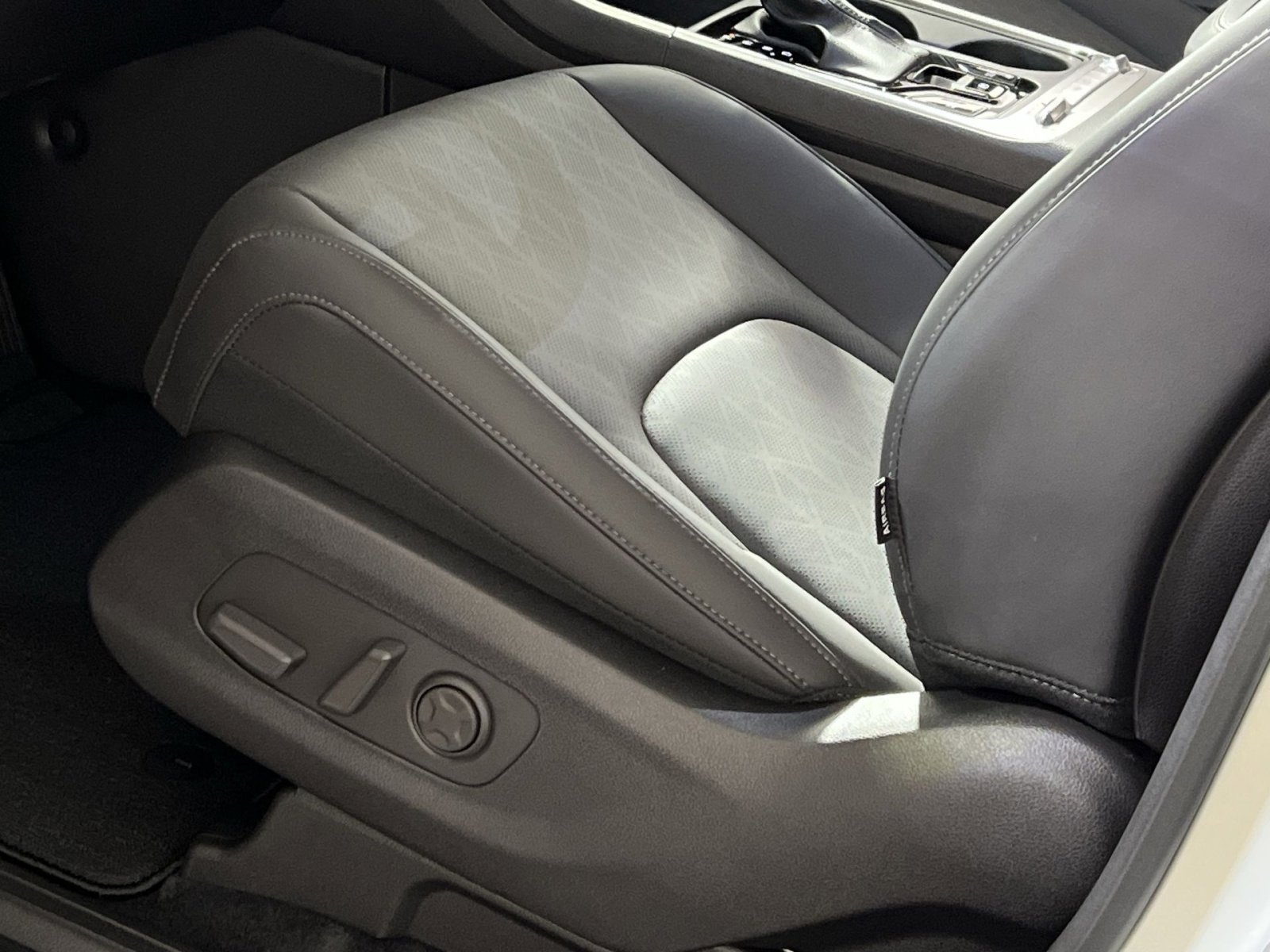 New 2026 Kia Carnival SX w/ SX Dark Edition Package image 12