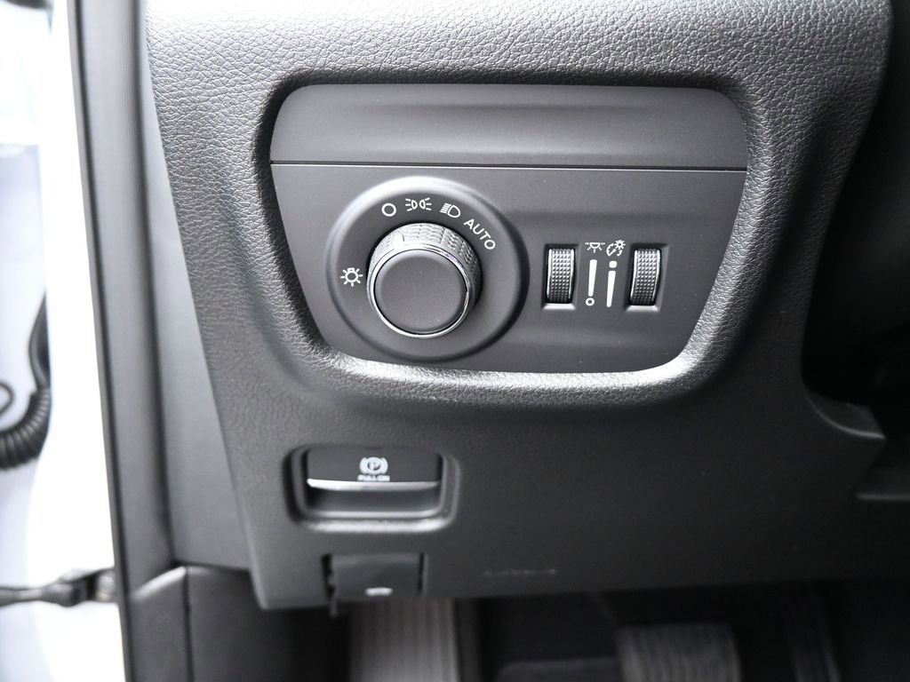 New 2025 Jeep Grand Cherokee L Laredo w/ Luxury Tech Group I image 35