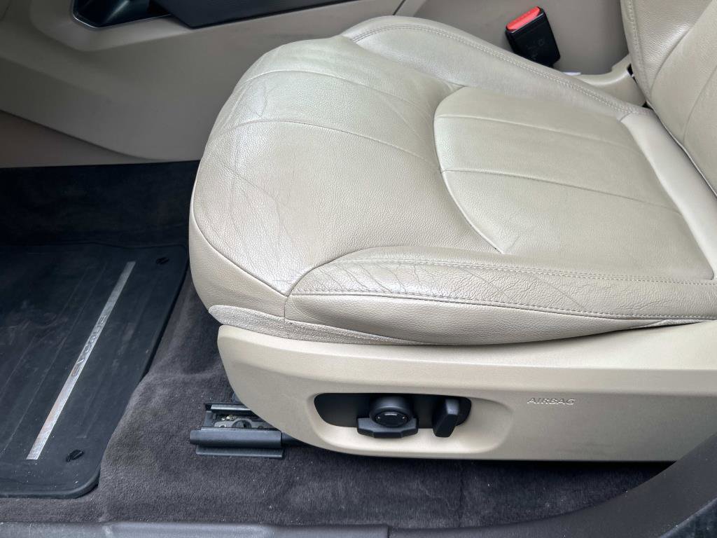 Used 2019 Land Rover Range Rover Evoque SE Premium image 24