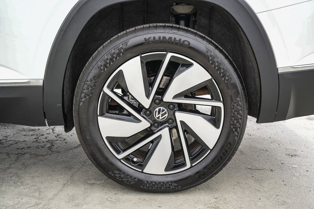 Used 2025 Volkswagen Atlas SEL AWD/4WD image 12