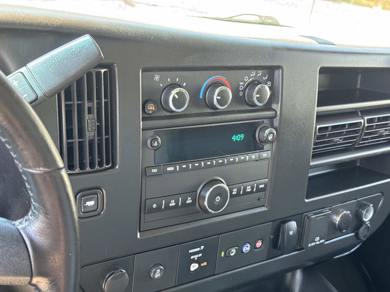 Used 2023 Chevrolet Express 3500 w/ Power Convenience Package image 4