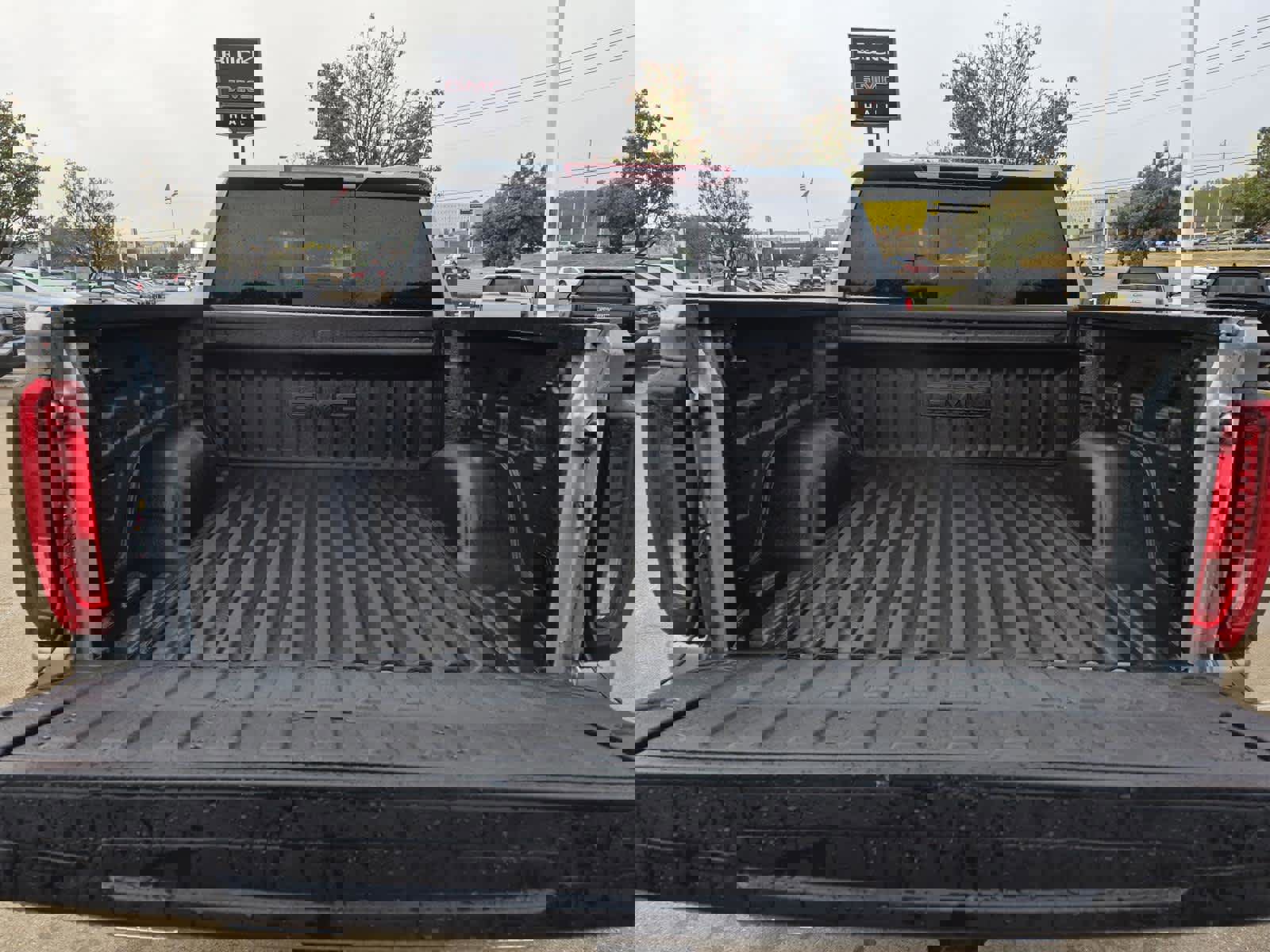 New 2026 GMC Sierra 1500 SLT image 7